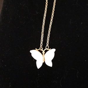 🦋Vintage Gold Tone & White Shell Butterfly Choker Necklace EUC 🦋